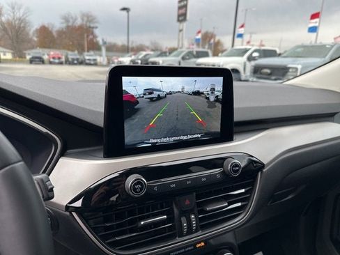 Used 2022 Ford Escape SEL w/ Technology Package image 2