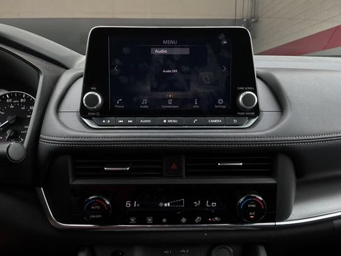 Used 2025 Nissan Rogue SV FWD image 27