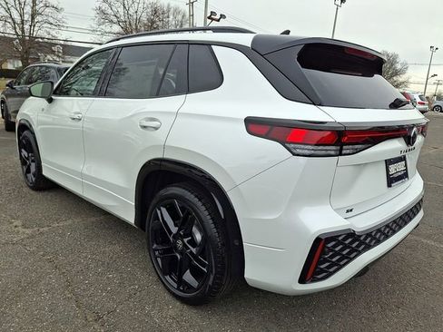 New 2026 Volkswagen Tiguan SE R-Line image 3