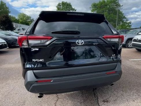 Used 2025 Toyota RAV4 LE AWD/4WD image 3