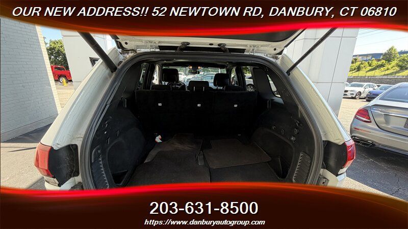 Used 2019 Jeep Grand Cherokee Laredo AWD/4WD image 27