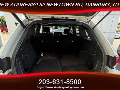 Used 2019 Jeep Grand Cherokee Laredo AWD/4WD image 27