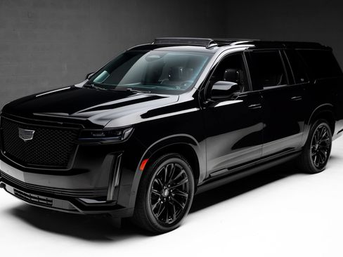 Used 2024 Cadillac Escalade ESV Sport Platinum w/ LPO, ONYX Package AWD/4WD image 5
