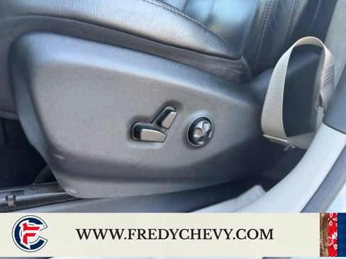 Used 2020 Chrysler Pacifica Touring-L FWD image 20
