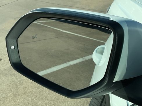 Used 2024 Volkswagen Atlas Cross Sport SE image 11