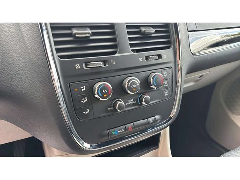 Used 2017 Dodge Grand Caravan SXT FWD image 21