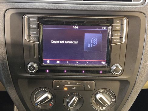 Used 2018 Volkswagen Jetta SE image 25