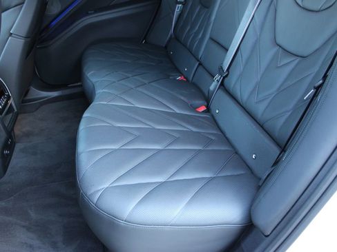 New 2023 BMW XM image 23