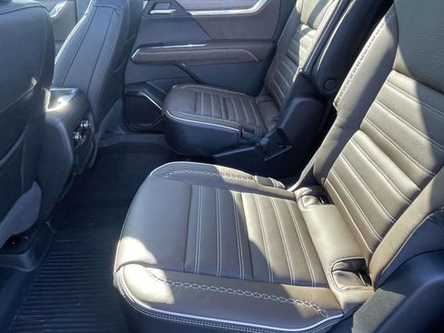 New 2026 GMC Acadia Denali Ultimate w/ LPO, Floor Liner Package AWD/4WD image 5