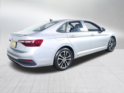 Used 2023 Volkswagen Jetta Sport image 7