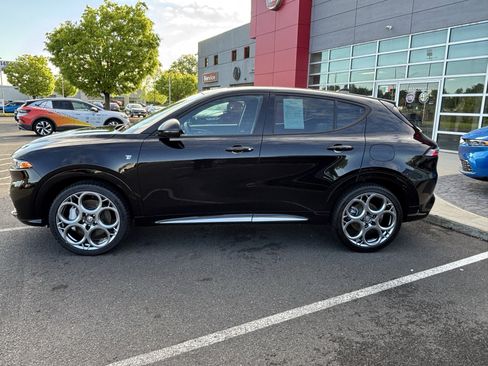 Certified 2024 Alfa Romeo Tonale Ti w/ Premium Interior Package AWD/4WD image 5