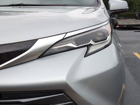 Used 2021 Toyota Sienna Platinum FWD image 12