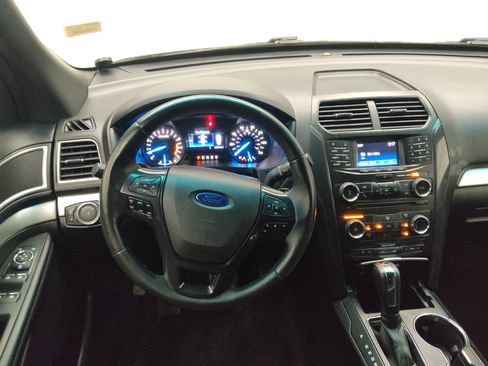 Used 2016 Ford Explorer XLT AWD/4WD image 22