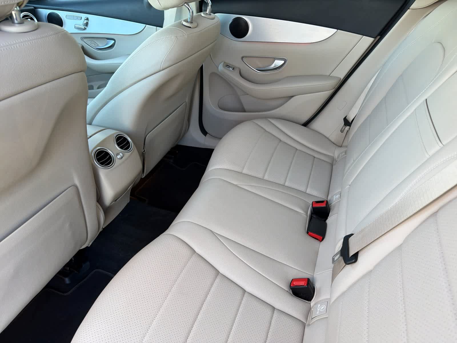 Used 2021 Mercedes-Benz GLC 300 4MATIC image 4