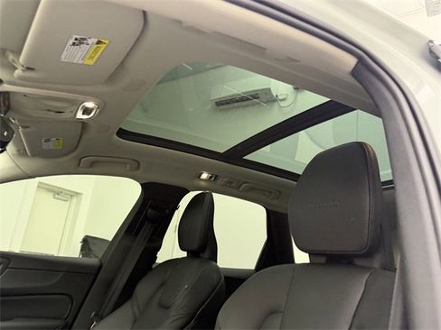 Used 2020 Volvo XC60 T5 Inscription w/ Protection Package image 14