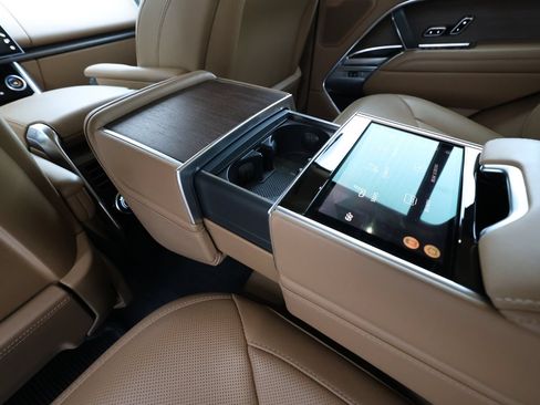 Used 2023 Land Rover Range Rover Autobiography AWD/4WD image 31