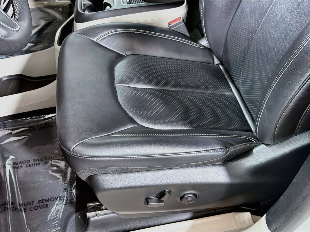 Used 2024 Chrysler Pacifica Touring-L FWD image 20