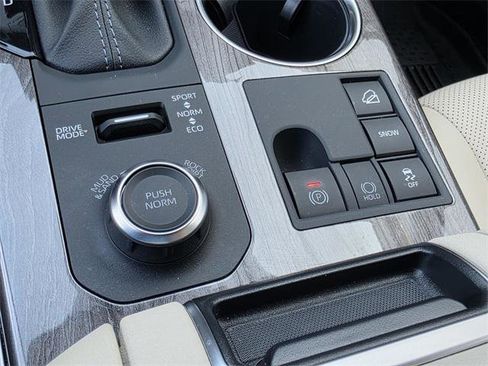 Certified 2025 Toyota Highlander Limited image 28
