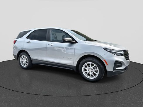 Used 2022 Chevrolet Equinox LS w/ LS Convenience Package AWD/4WD image 1
