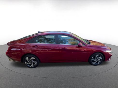 Used 2025 Hyundai Elantra SEL image 16