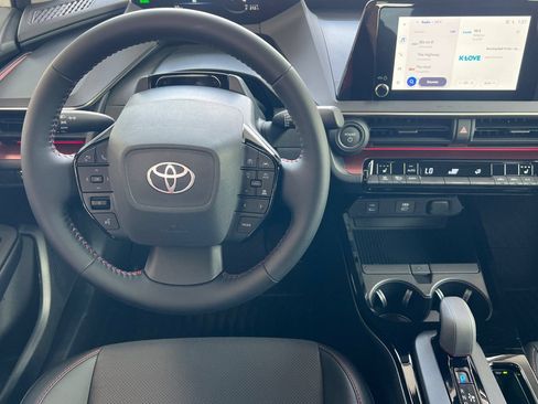 Used 2026 Toyota Prius Plug-In Hybrid FWD image 11