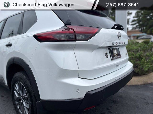 Used 2024 Nissan Rogue S AWD/4WD image 9