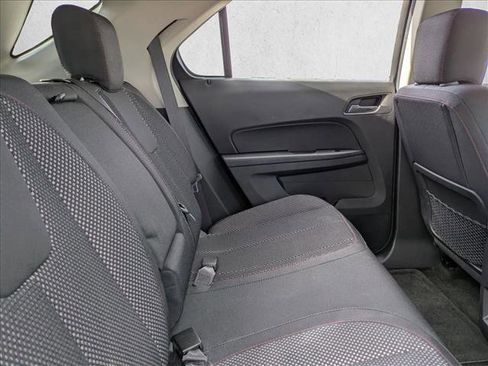 Used 2017 Chevrolet Equinox LT image 18