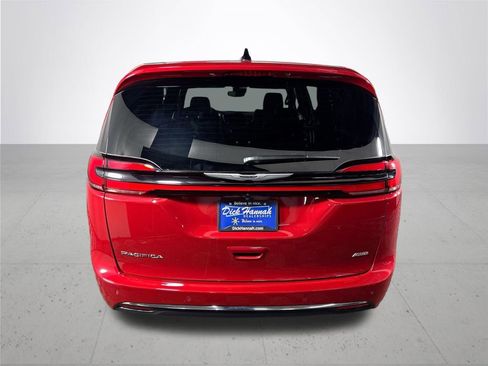 New 2026 Chrysler Pacifica Select AWD/4WD image 7