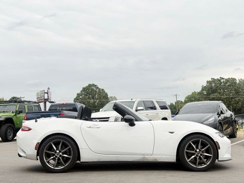 Used 2020 MAZDA MX-5 Miata Sport RWD image 12