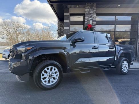 Used 2024 Toyota Tacoma SR5 image 17