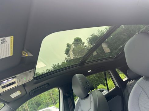 New 2025 Volkswagen Tiguan SE R-Line image 21