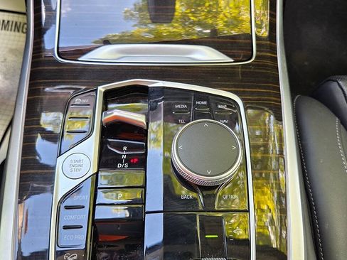 Used 2025 BMW X7 xDrive40i AWD/4WD image 23
