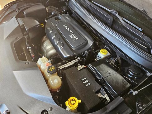 Used 2019 Jeep Cherokee Latitude Plus w/ Comfort/Convenience Group image 42