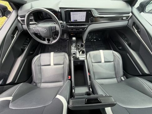 Used 2025 Toyota Camry SE FWD image 24
