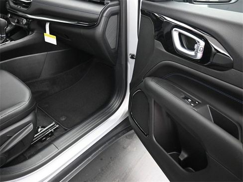 New 2026 Jeep Compass Latitude image 24