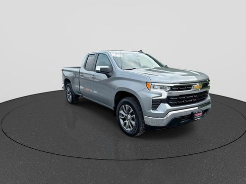 Used 2024 Chevrolet Silverado 1500 LT AWD/4WD image 2