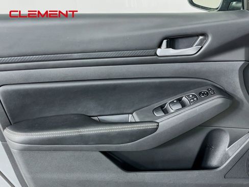 Used 2024 Nissan Altima 2.5 SV image 25