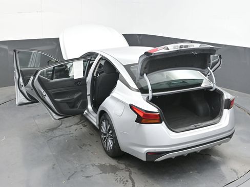 Used 2024 Nissan Altima 2.5 SV FWD image 43