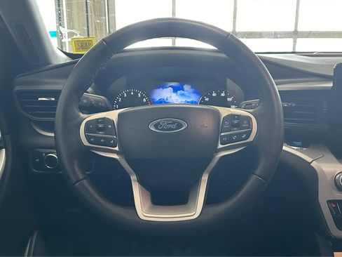Used 2023 Ford Explorer XLT image 10