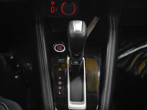 Used 2018 Nissan Kicks SV FWD image 17