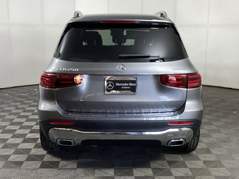 Used 2025 Mercedes-Benz GLB 250 4MATIC image 9