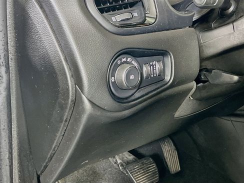 Used 2023 Jeep Renegade Altitude w/ Convenience Group I AWD/4WD image 10