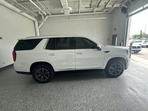 Used 2025 GMC Yukon Elevation w/ Technology Package AWD/4WD image 8