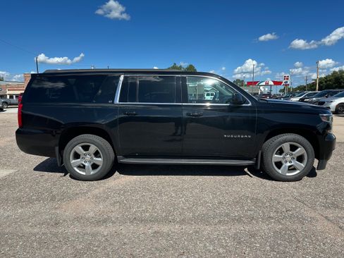 Used 2020 Chevrolet Suburban LT w/ Luxury Package AWD/4WD image 7