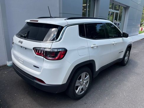 Used 2022 Jeep Compass Latitude w/ Sun and Sound Group FWD image 2