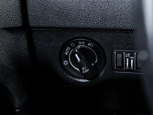 Used 2018 Chrysler 300 S AWD/4WD image 34