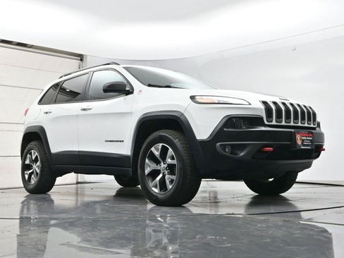 Used 2015 Jeep Cherokee Trailhawk w/ Comfort/Convenience Group AWD/4WD image 33