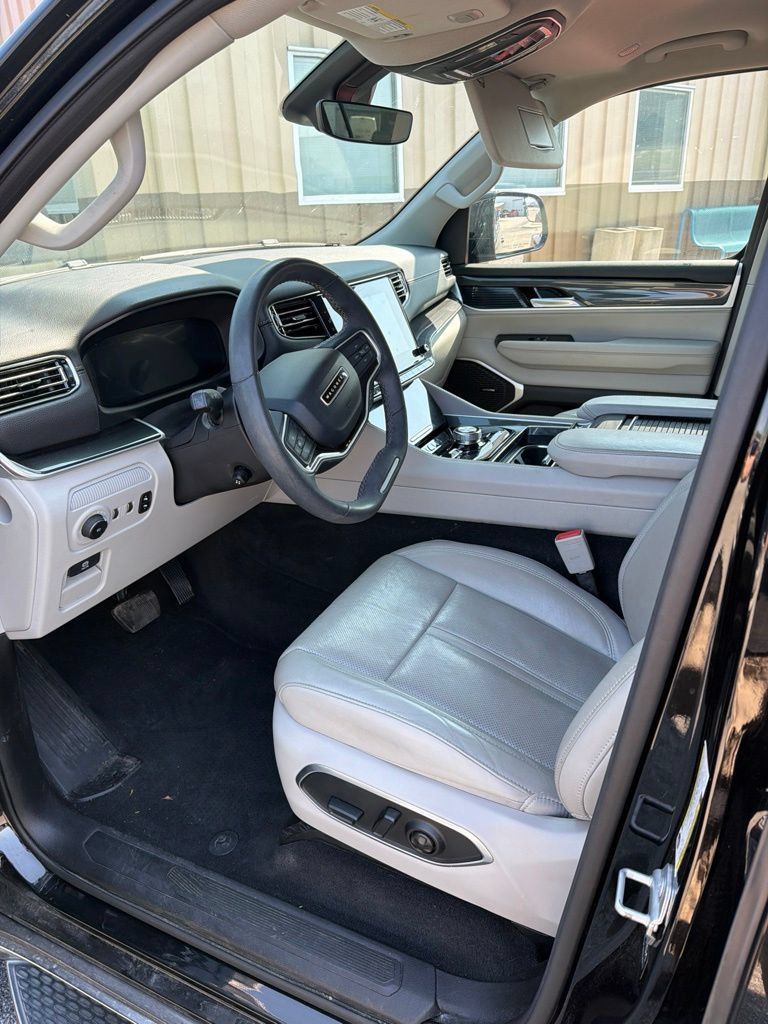 Used 2022 Jeep Wagoneer Series I AWD/4WD image 2