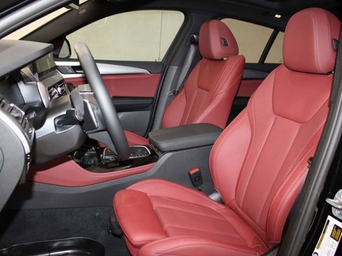 Used 2025 BMW X4 xDrive30i w/ Premium Package image 13