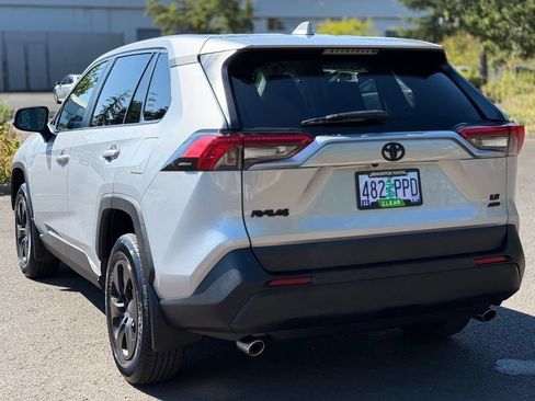 Used 2024 Toyota RAV4 LE AWD/4WD image 3